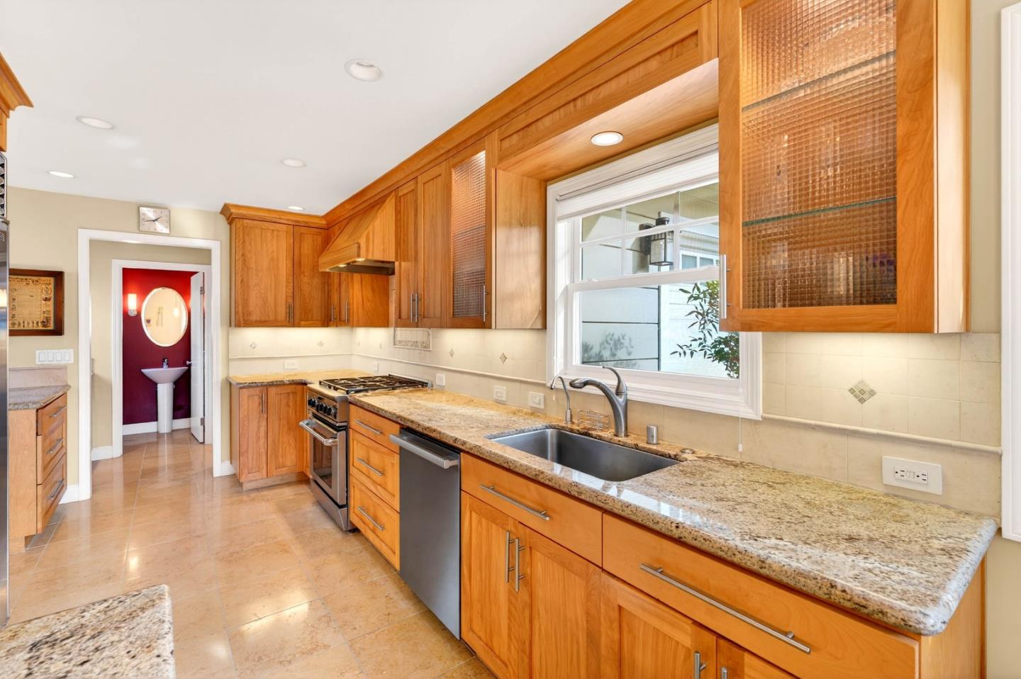 Detail Gallery Image 22 of 50 For 1621 Elm St, San Carlos,  CA 94070 - 3 Beds | 2/1 Baths