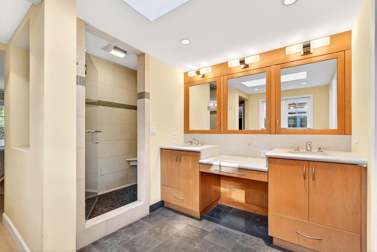 Detail Gallery Image 31 of 50 For 1621 Elm St, San Carlos,  CA 94070 - 3 Beds | 2/1 Baths