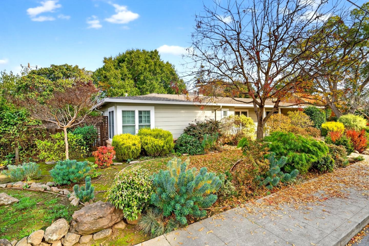 Detail Gallery Image 4 of 50 For 1621 Elm St, San Carlos,  CA 94070 - 3 Beds | 2/1 Baths