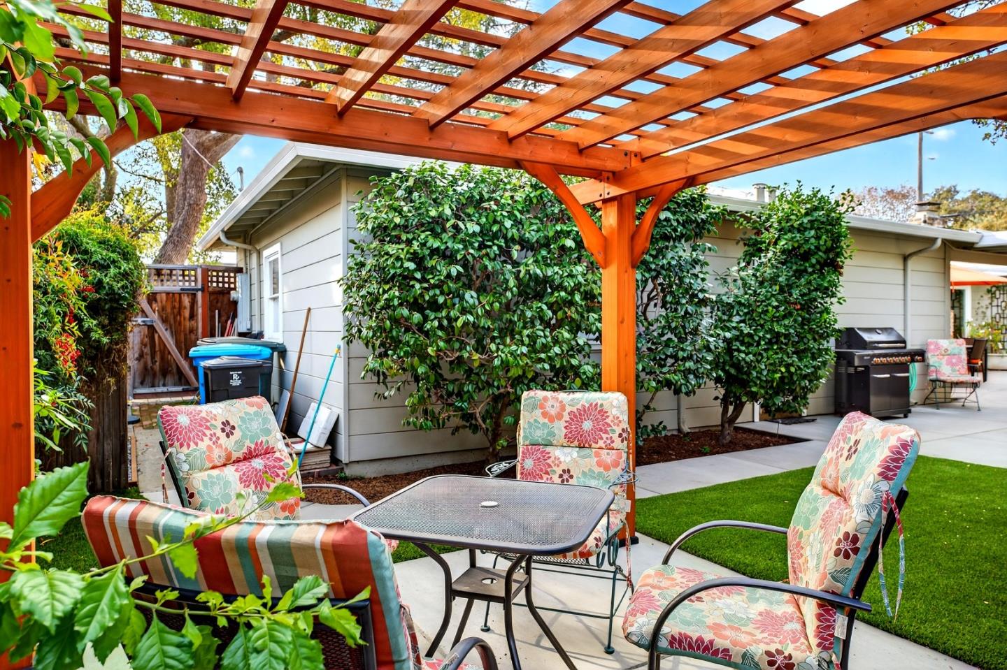 Detail Gallery Image 43 of 50 For 1621 Elm St, San Carlos,  CA 94070 - 3 Beds | 2/1 Baths