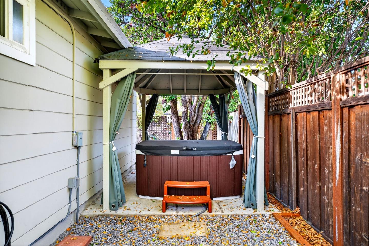 Detail Gallery Image 44 of 50 For 1621 Elm St, San Carlos,  CA 94070 - 3 Beds | 2/1 Baths