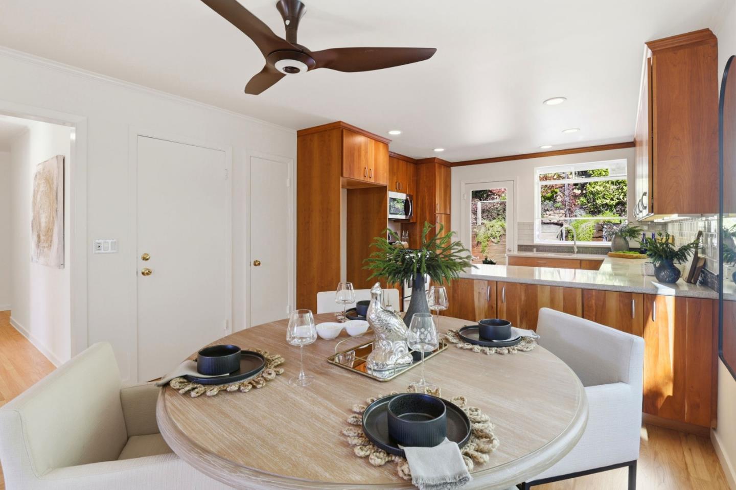 Detail Gallery Image 16 of 59 For 574 Wellington Dr, San Carlos,  CA 94070 - 3 Beds | 2 Baths