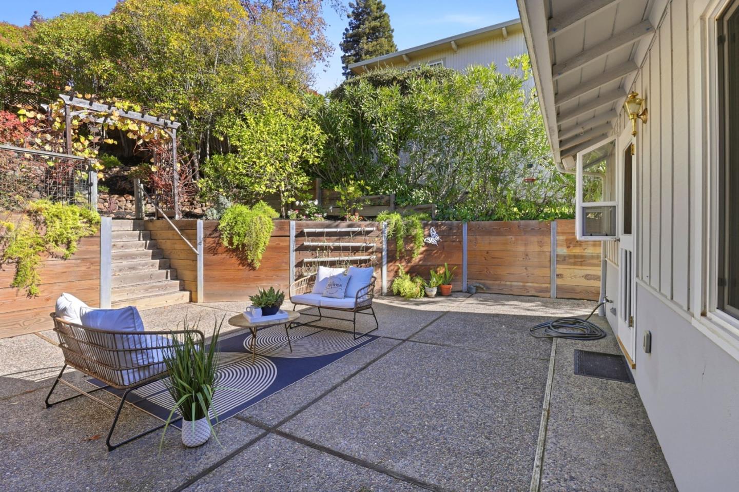 Detail Gallery Image 37 of 59 For 574 Wellington Dr, San Carlos,  CA 94070 - 3 Beds | 2 Baths