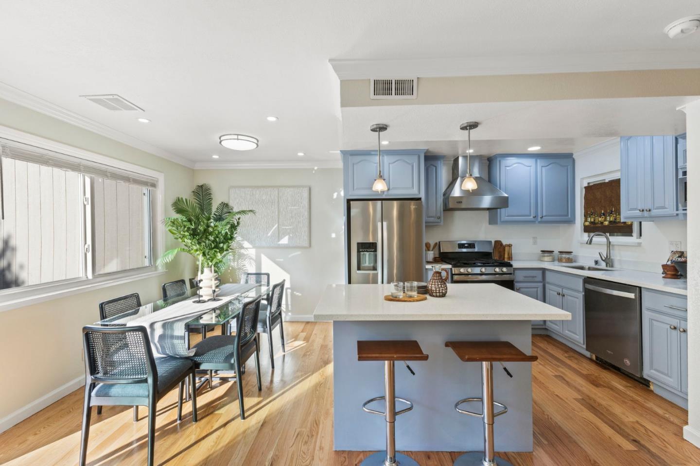 Detail Gallery Image 10 of 39 For 179 Saint Michaels Ct, Daly City,  CA 94015 - 4 Beds | 2/1 Baths