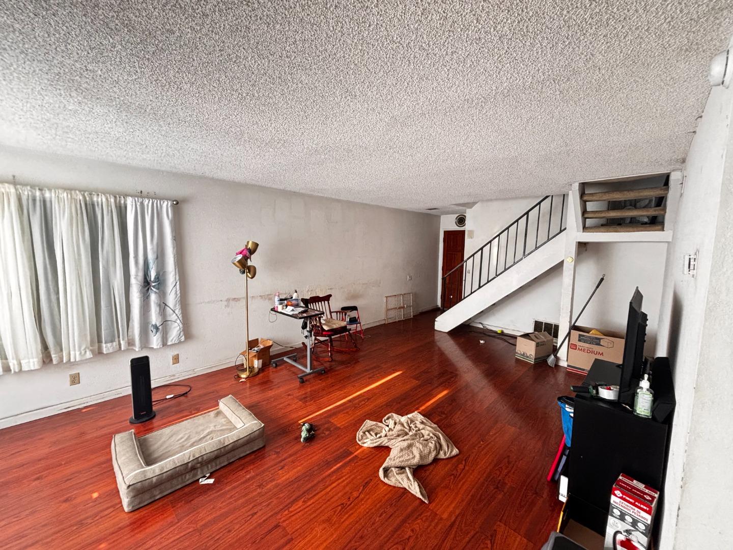 Detail Gallery Image 5 of 8 For 1752 Duffy Way, San Jose,  CA 95116 - 3 Beds | 2/1 Baths