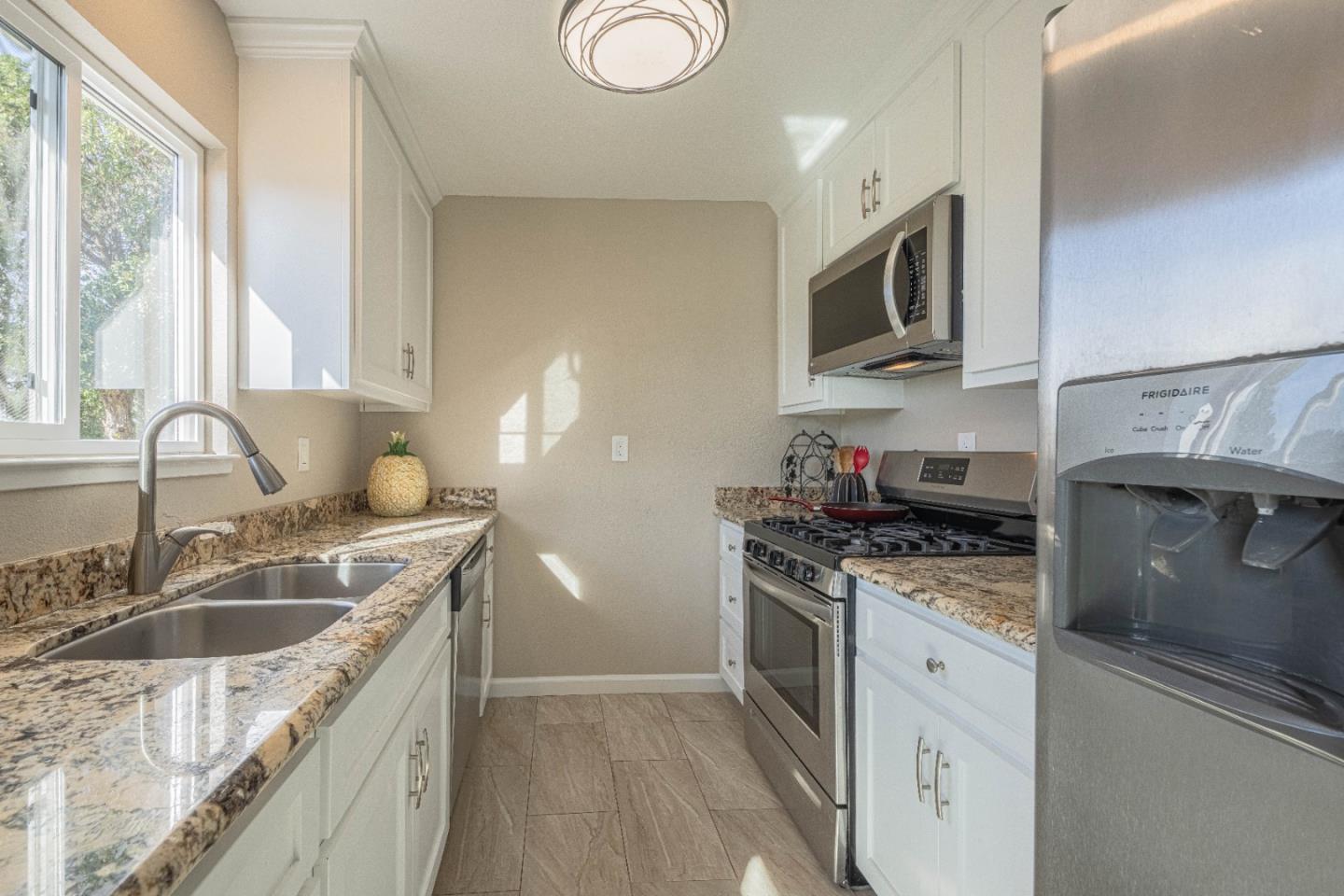 Detail Gallery Image 10 of 33 For 3256 Vista Del Camino Cir, Marina,  CA 93933 - 3 Beds | 1 Baths