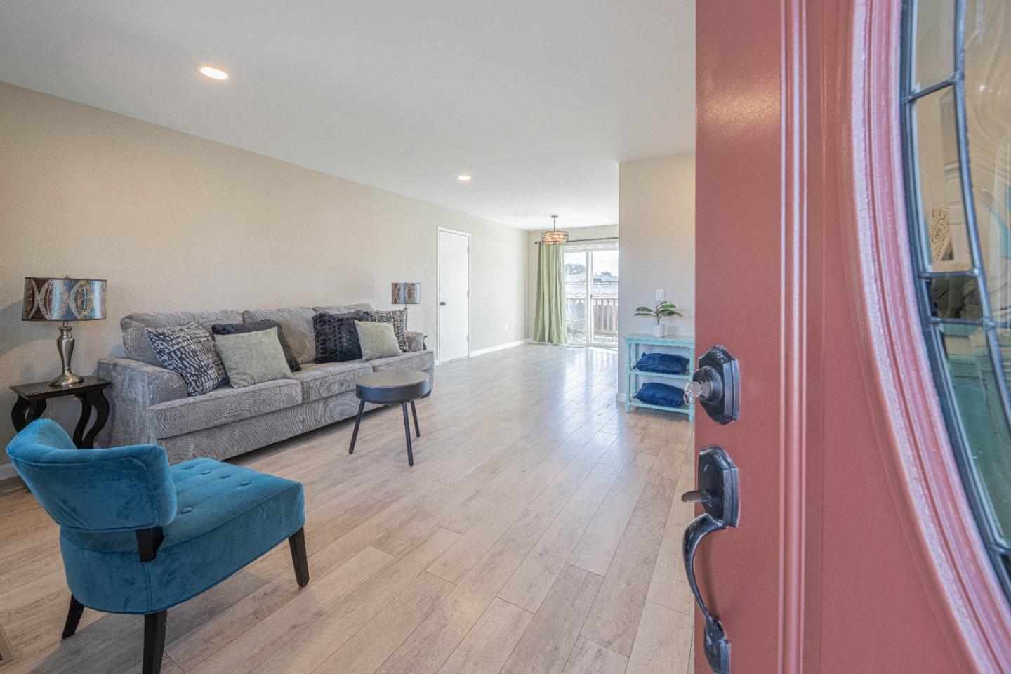 Detail Gallery Image 3 of 33 For 3256 Vista Del Camino Cir, Marina,  CA 93933 - 3 Beds | 1 Baths