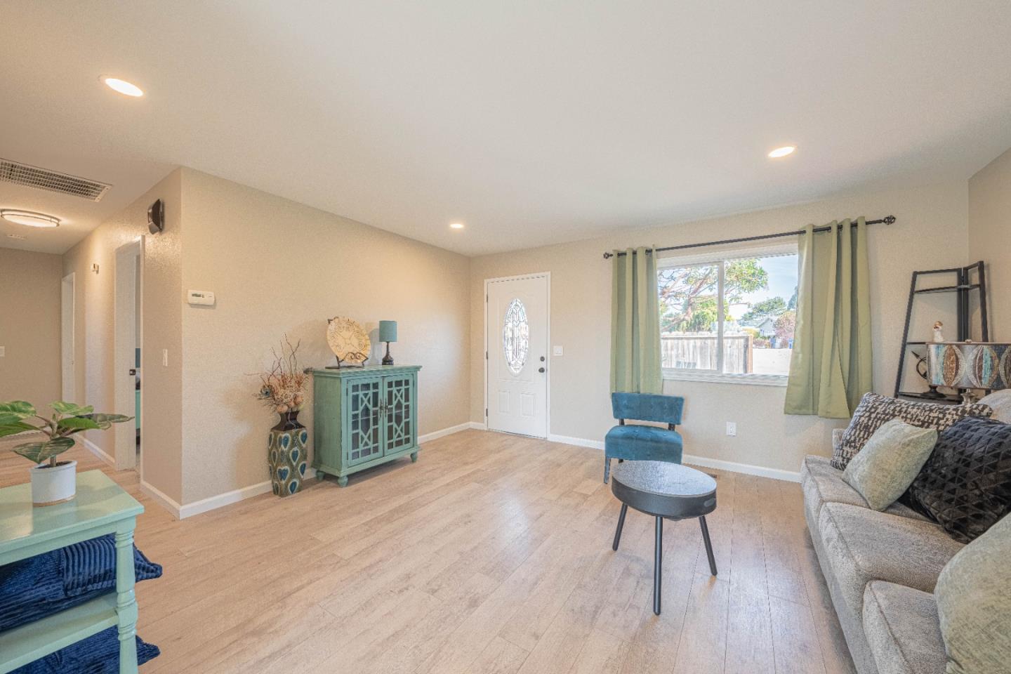Detail Gallery Image 5 of 33 For 3256 Vista Del Camino Cir, Marina,  CA 93933 - 3 Beds | 1 Baths