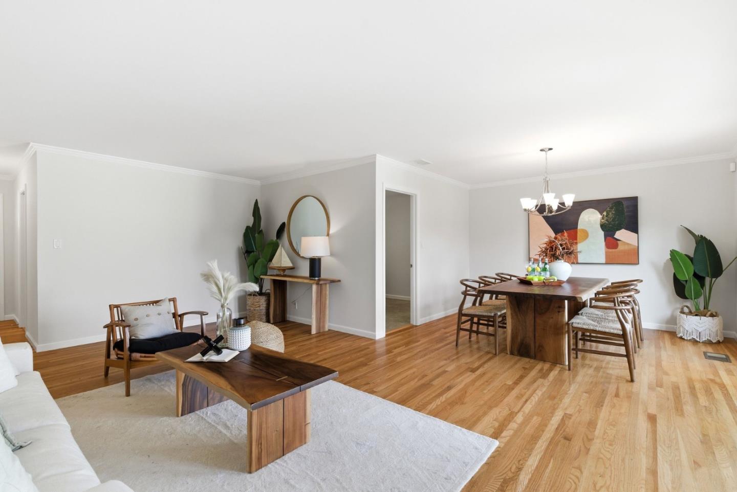 Detail Gallery Image 10 of 38 For 1747 Walnut Dr, Mountain View,  CA 94040 - 4 Beds | 3 Baths