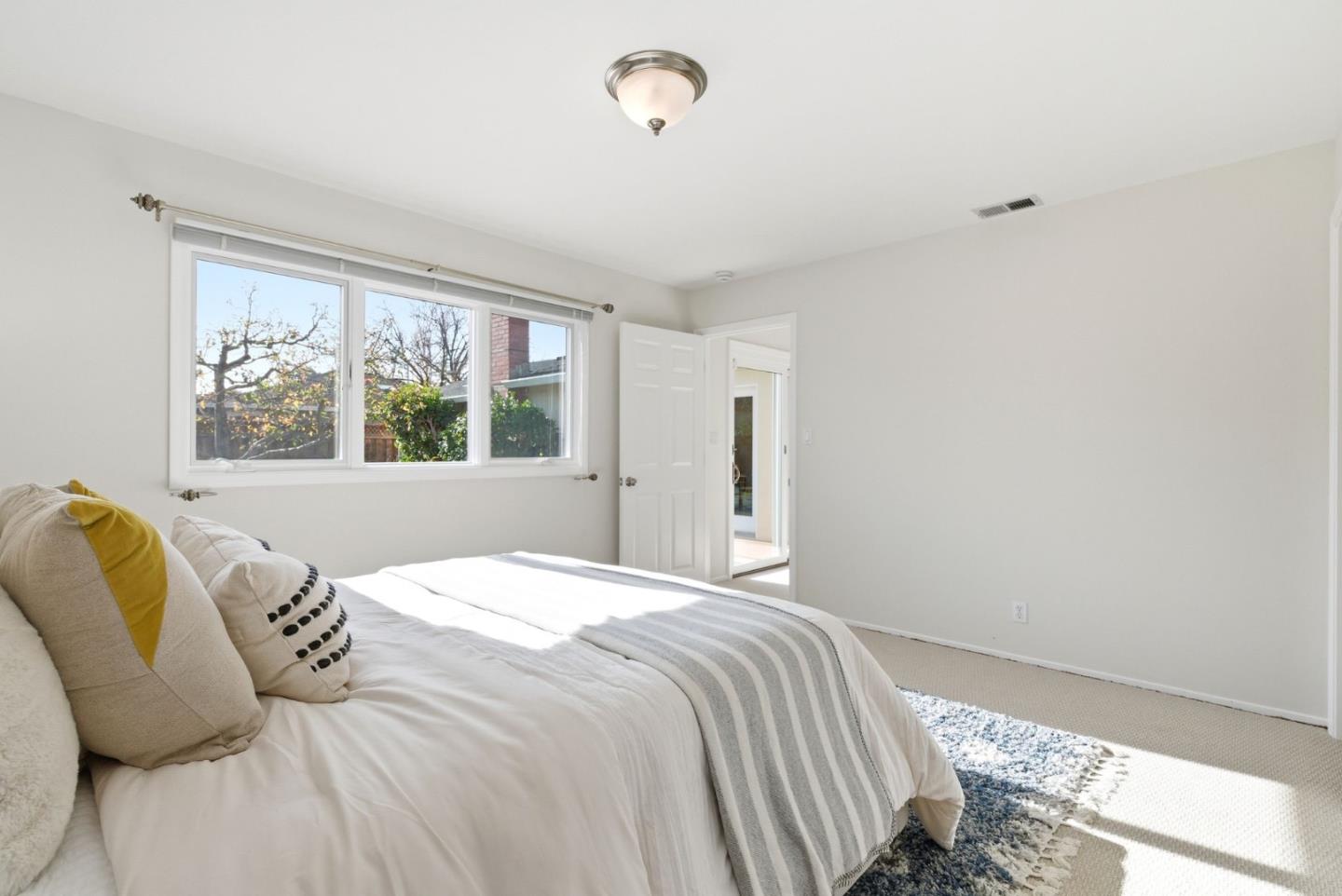 Detail Gallery Image 21 of 38 For 1747 Walnut Dr, Mountain View,  CA 94040 - 4 Beds | 3 Baths