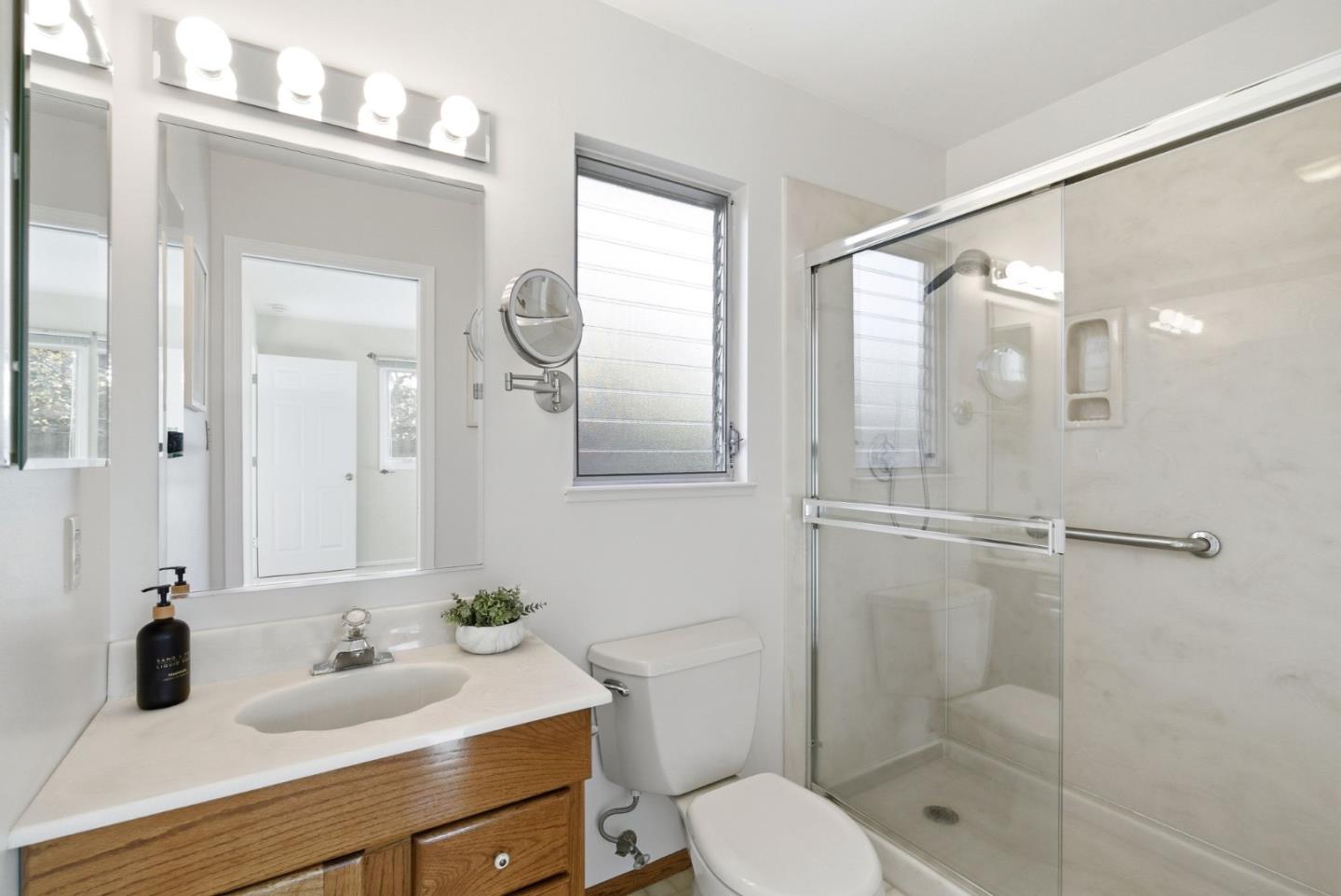 Detail Gallery Image 22 of 38 For 1747 Walnut Dr, Mountain View,  CA 94040 - 4 Beds | 3 Baths