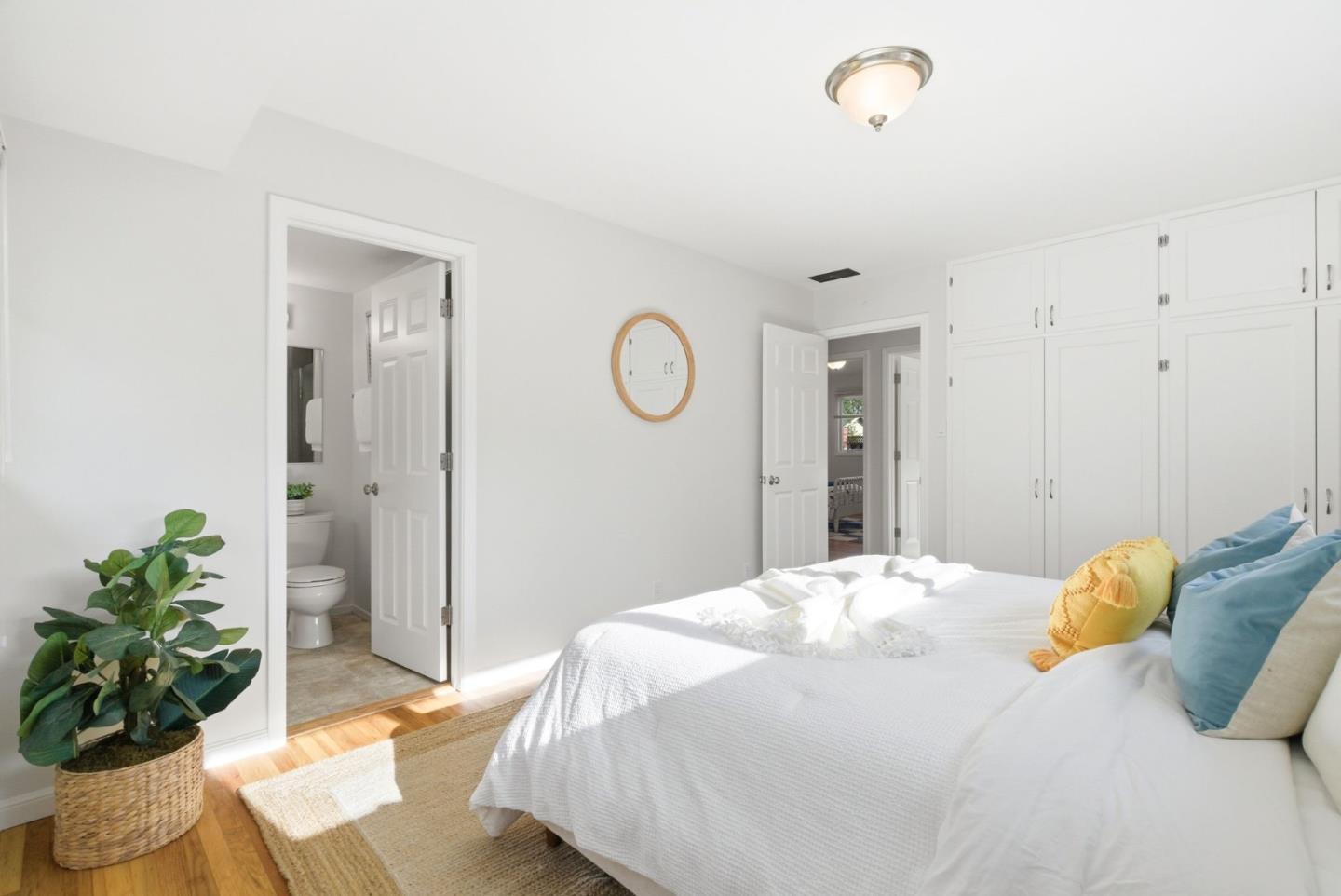 Detail Gallery Image 24 of 38 For 1747 Walnut Dr, Mountain View,  CA 94040 - 4 Beds | 3 Baths