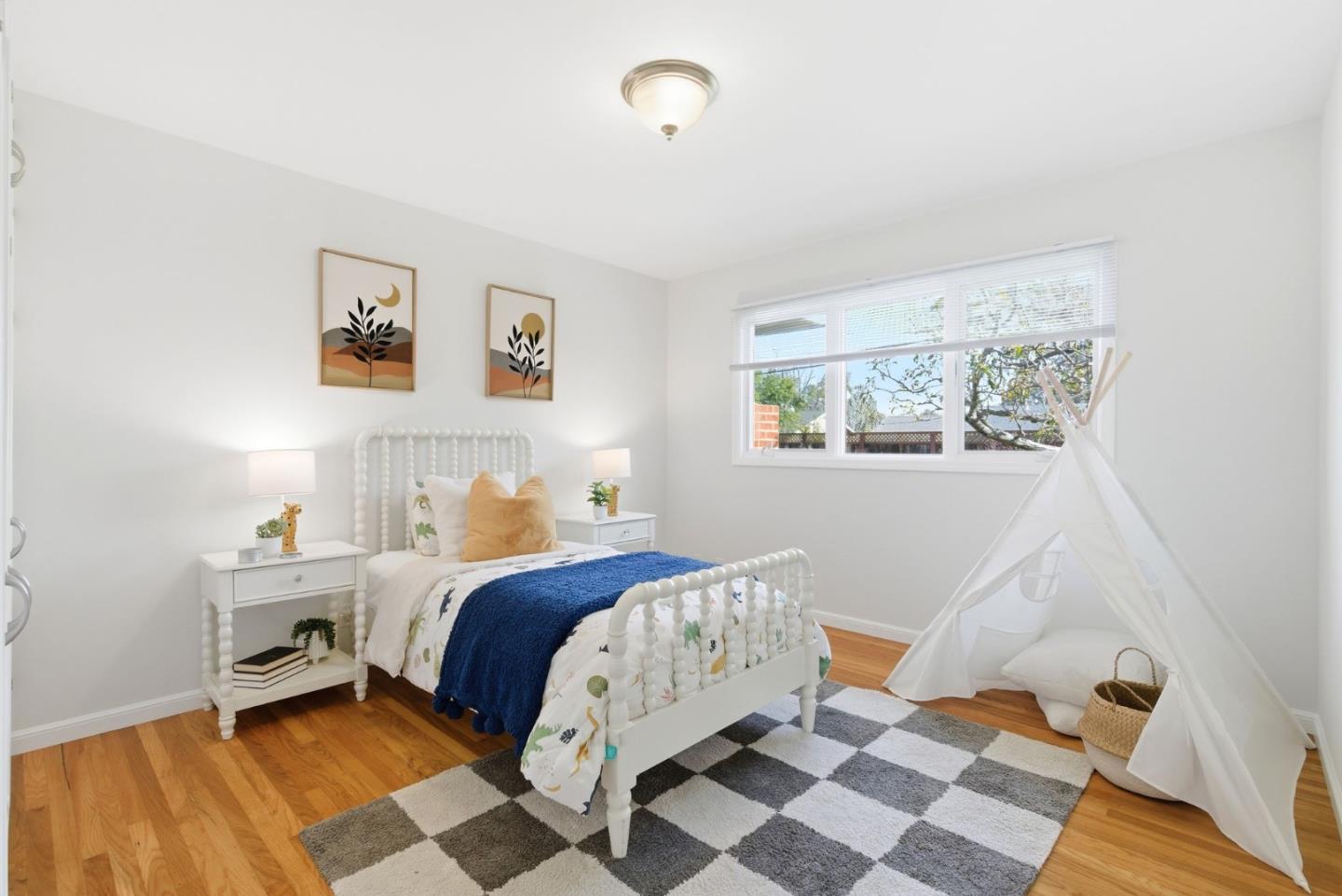 Detail Gallery Image 27 of 38 For 1747 Walnut Dr, Mountain View,  CA 94040 - 4 Beds | 3 Baths