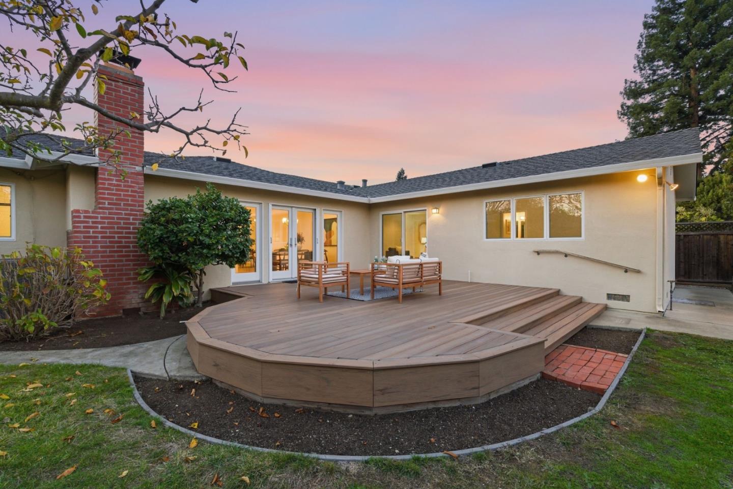 Detail Gallery Image 31 of 38 For 1747 Walnut Dr, Mountain View,  CA 94040 - 4 Beds | 3 Baths