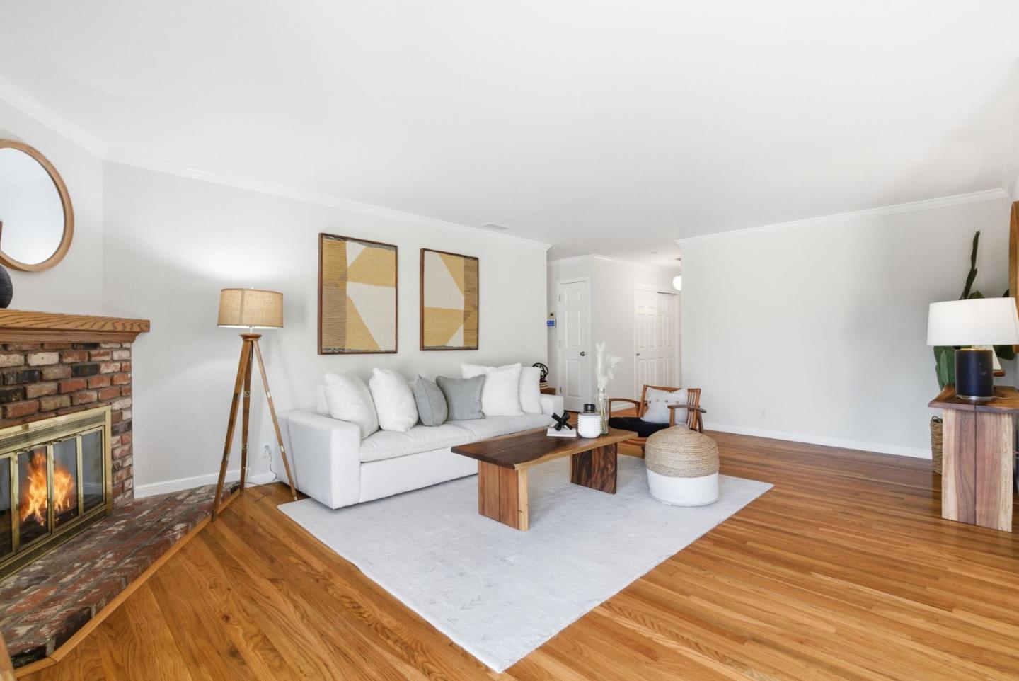 Detail Gallery Image 8 of 38 For 1747 Walnut Dr, Mountain View,  CA 94040 - 4 Beds | 3 Baths