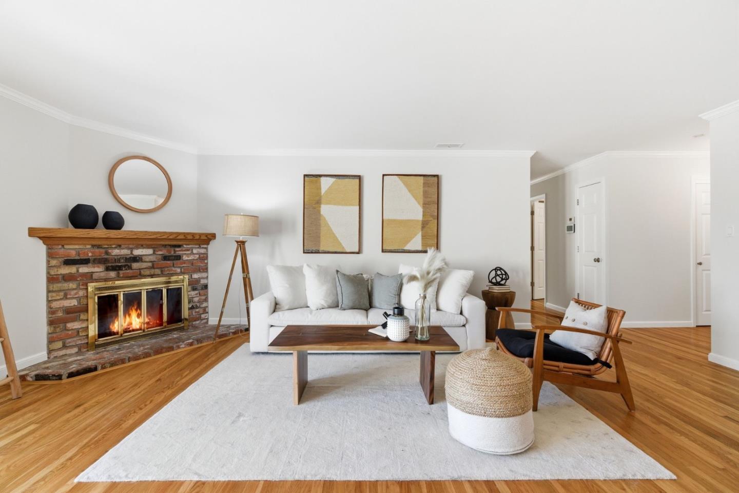 Detail Gallery Image 9 of 38 For 1747 Walnut Dr, Mountain View,  CA 94040 - 4 Beds | 3 Baths