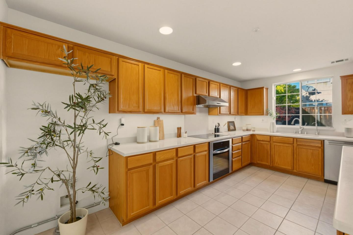 Detail Gallery Image 16 of 57 For 32762 Folklore Loop, Union City,  CA 94587 - 3 Beds | 2/1 Baths