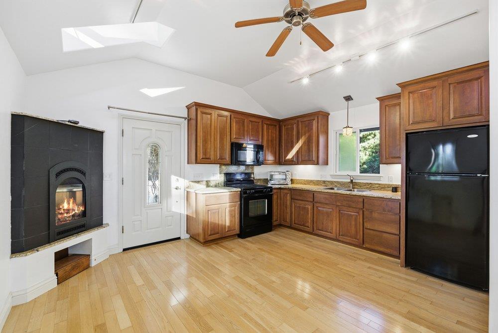 Detail Gallery Image 16 of 46 For 132 Pax Place Ct, Aptos,  CA 95003 - 3 Beds | 3 Baths