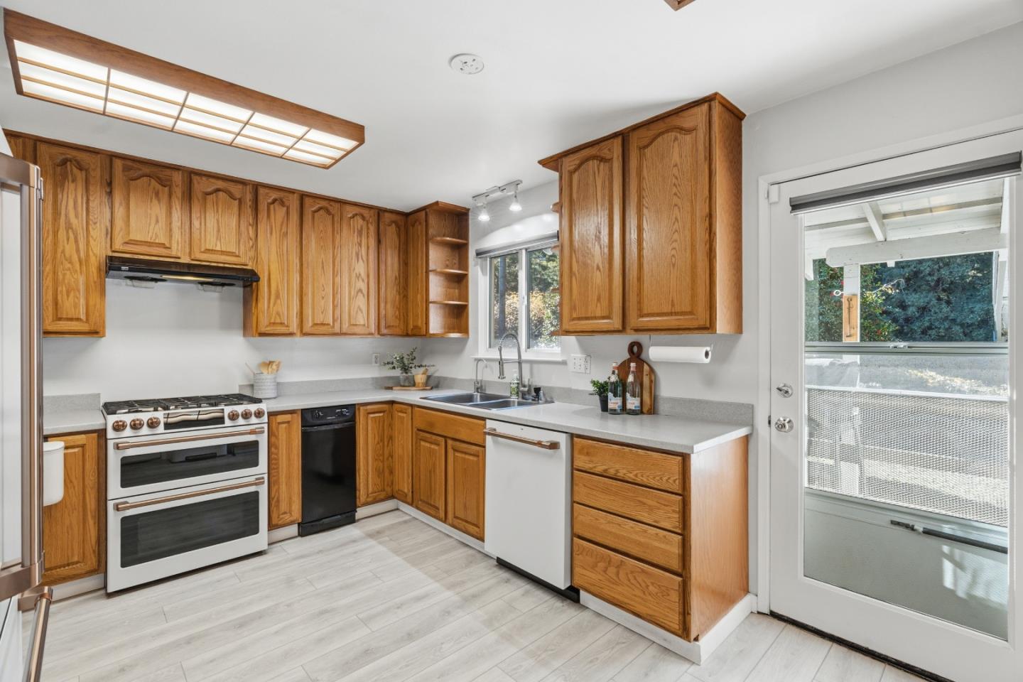 Detail Gallery Image 13 of 26 For 165 Orchard Dr, Boulder Creek,  CA 95006 - 3 Beds | 3 Baths