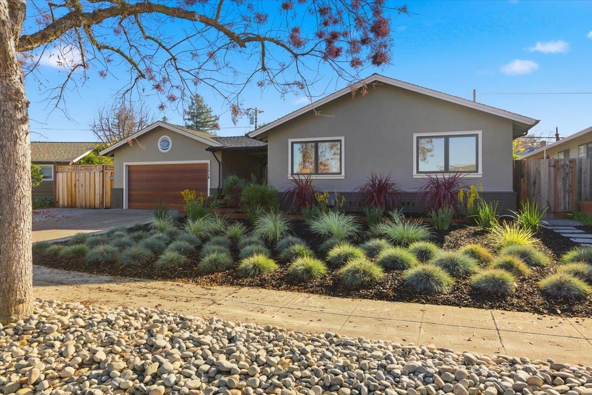 Detail Gallery Image 2 of 61 For 5546 Amby Dr, San Jose,  CA 95124 - 4 Beds | 2 Baths