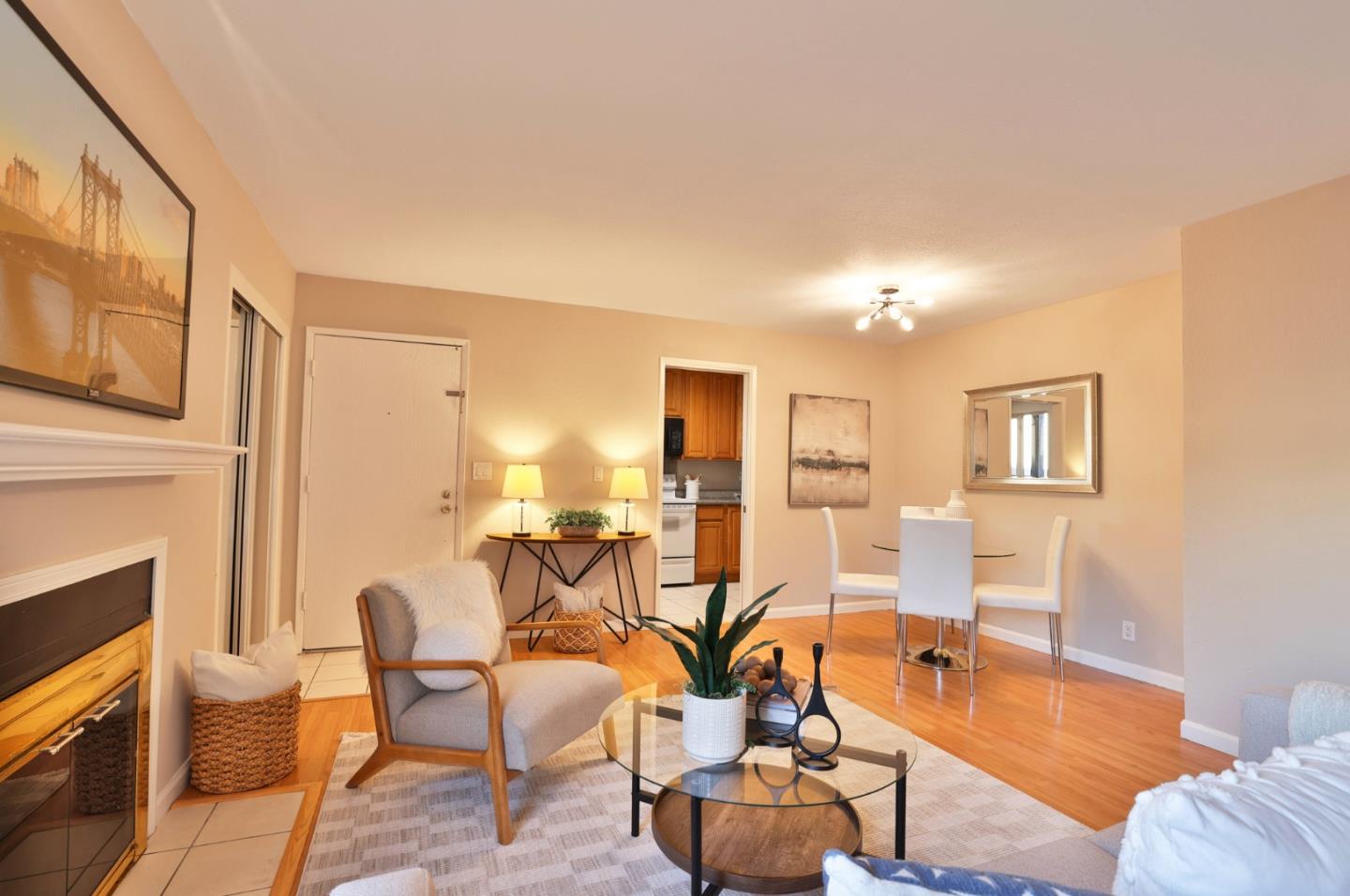 Detail Gallery Image 3 of 22 For 92 Rancho Dr #B,  San Jose,  CA 95111 - 2 Beds | 2 Baths