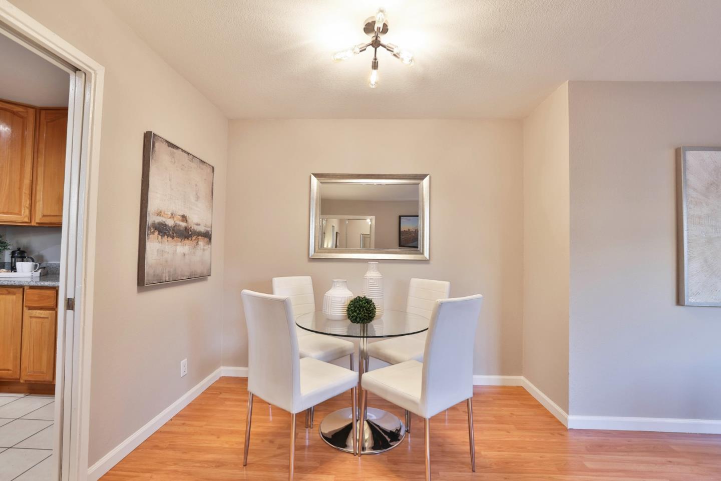 Detail Gallery Image 4 of 22 For 92 Rancho Dr #B,  San Jose,  CA 95111 - 2 Beds | 2 Baths