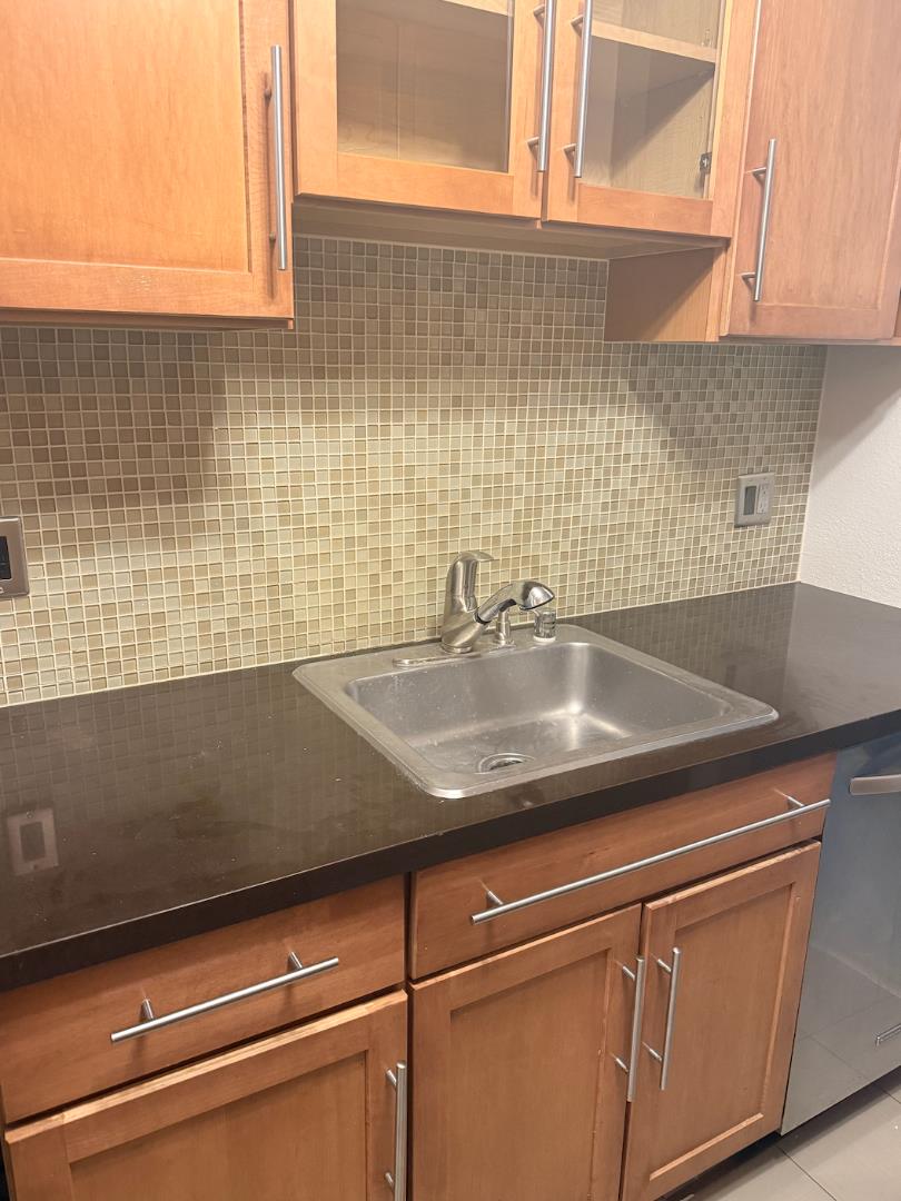 Detail Gallery Image 10 of 15 For 6226 Shelter Creek Ln, San Bruno,  CA 94066 - 2 Beds | 2 Baths