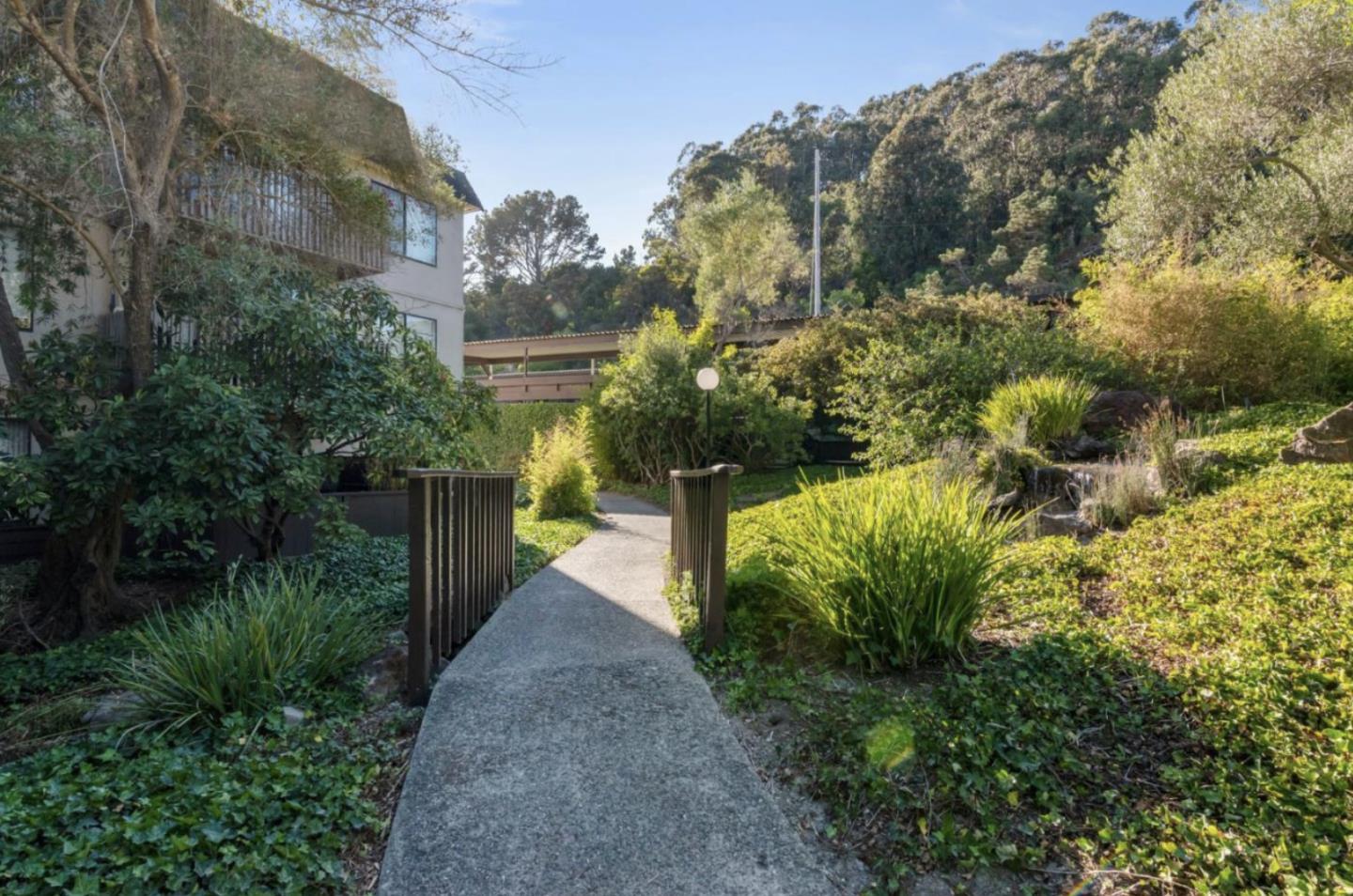 Detail Gallery Image 2 of 15 For 6226 Shelter Creek Ln, San Bruno,  CA 94066 - 2 Beds | 2 Baths