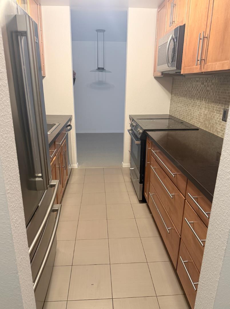 Detail Gallery Image 9 of 15 For 6226 Shelter Creek Ln, San Bruno,  CA 94066 - 2 Beds | 2 Baths