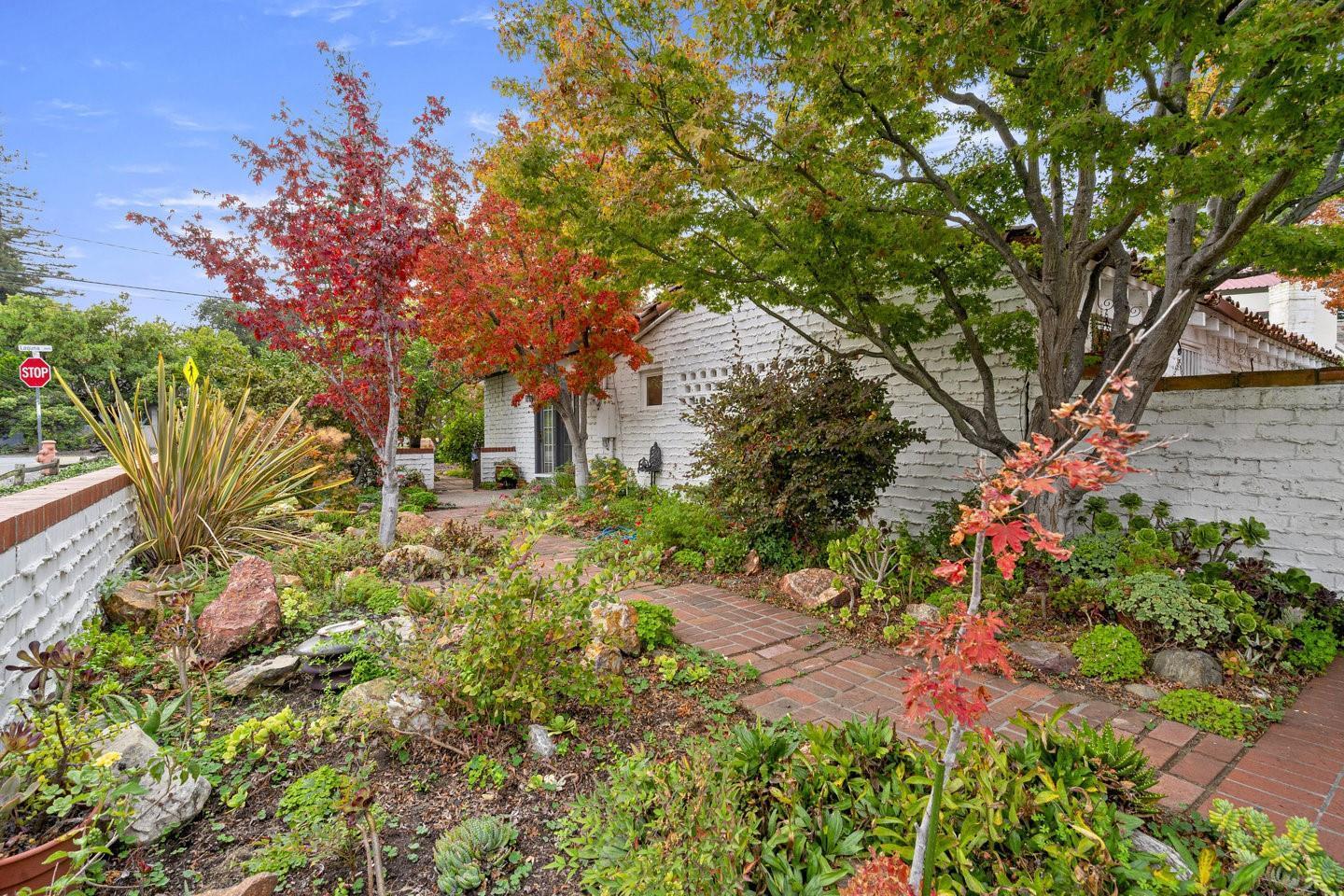 Detail Gallery Image 16 of 57 For 3691 Laguna Ave, Palo Alto,  CA 94306 - 3 Beds | 2 Baths