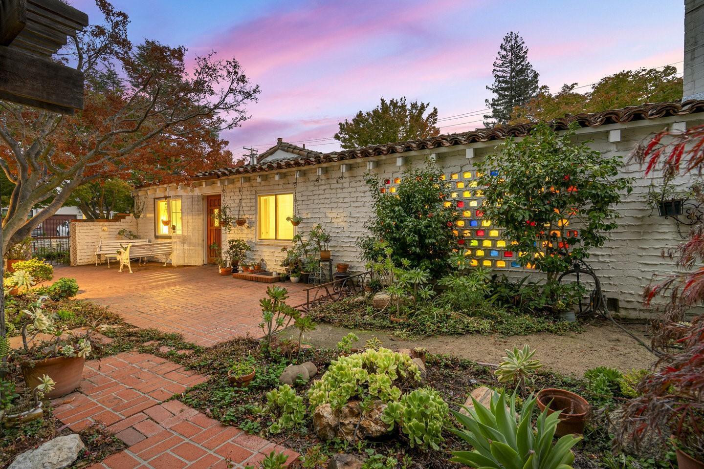 Detail Gallery Image 52 of 57 For 3691 Laguna Ave, Palo Alto,  CA 94306 - 3 Beds | 2 Baths