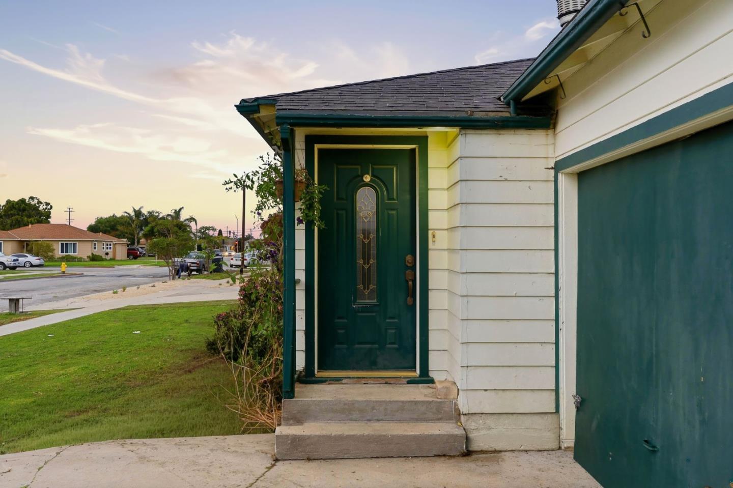 Detail Gallery Image 4 of 38 For 1170 Tyler St, Salinas,  CA 93906 - 3 Beds | 2 Baths