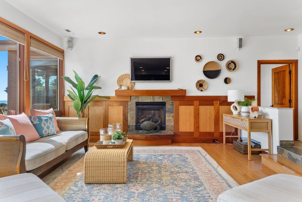 Detail Gallery Image 10 of 36 For 4790 Opal Cliff Dr, Santa Cruz,  CA 95062 - 3 Beds | 2/1 Baths