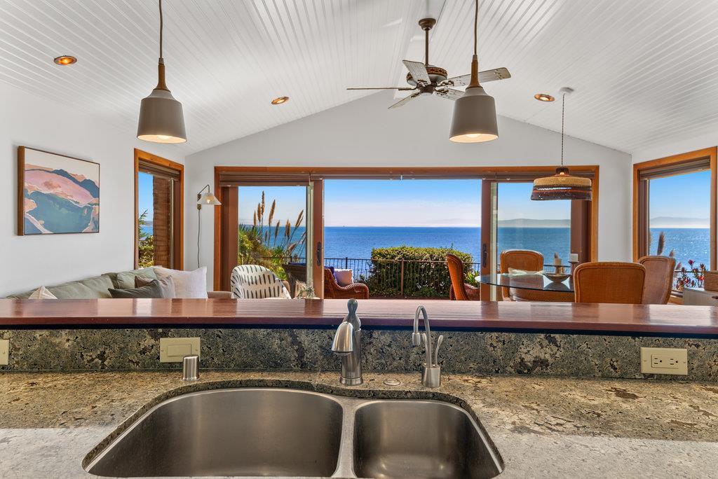 Detail Gallery Image 16 of 36 For 4790 Opal Cliff Dr, Santa Cruz,  CA 95062 - 3 Beds | 2/1 Baths