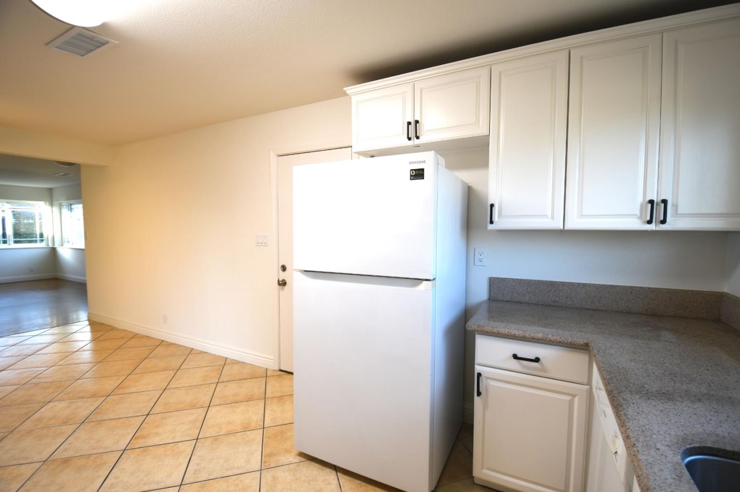 Detail Gallery Image 12 of 24 For 522 E Alvin Dr, Salinas,  CA 93906 - 3 Beds | 2 Baths