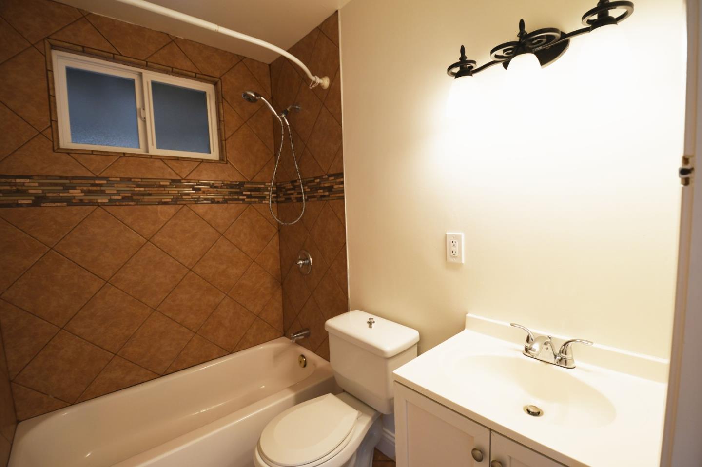 Detail Gallery Image 17 of 24 For 522 E Alvin Dr, Salinas,  CA 93906 - 3 Beds | 2 Baths