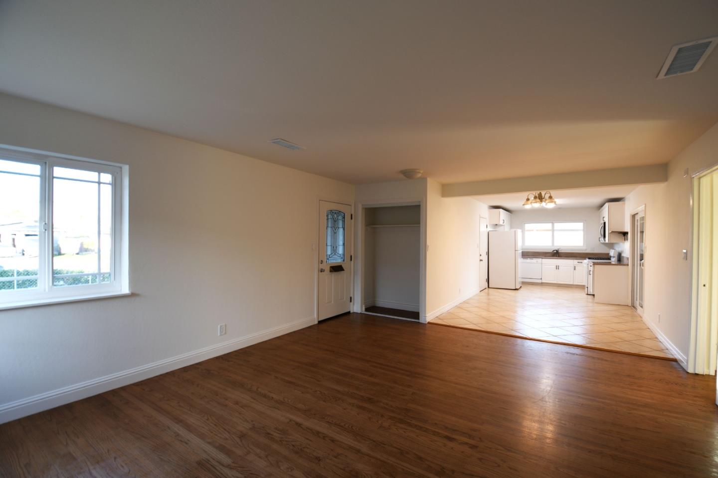 Detail Gallery Image 5 of 24 For 522 E Alvin Dr, Salinas,  CA 93906 - 3 Beds | 2 Baths