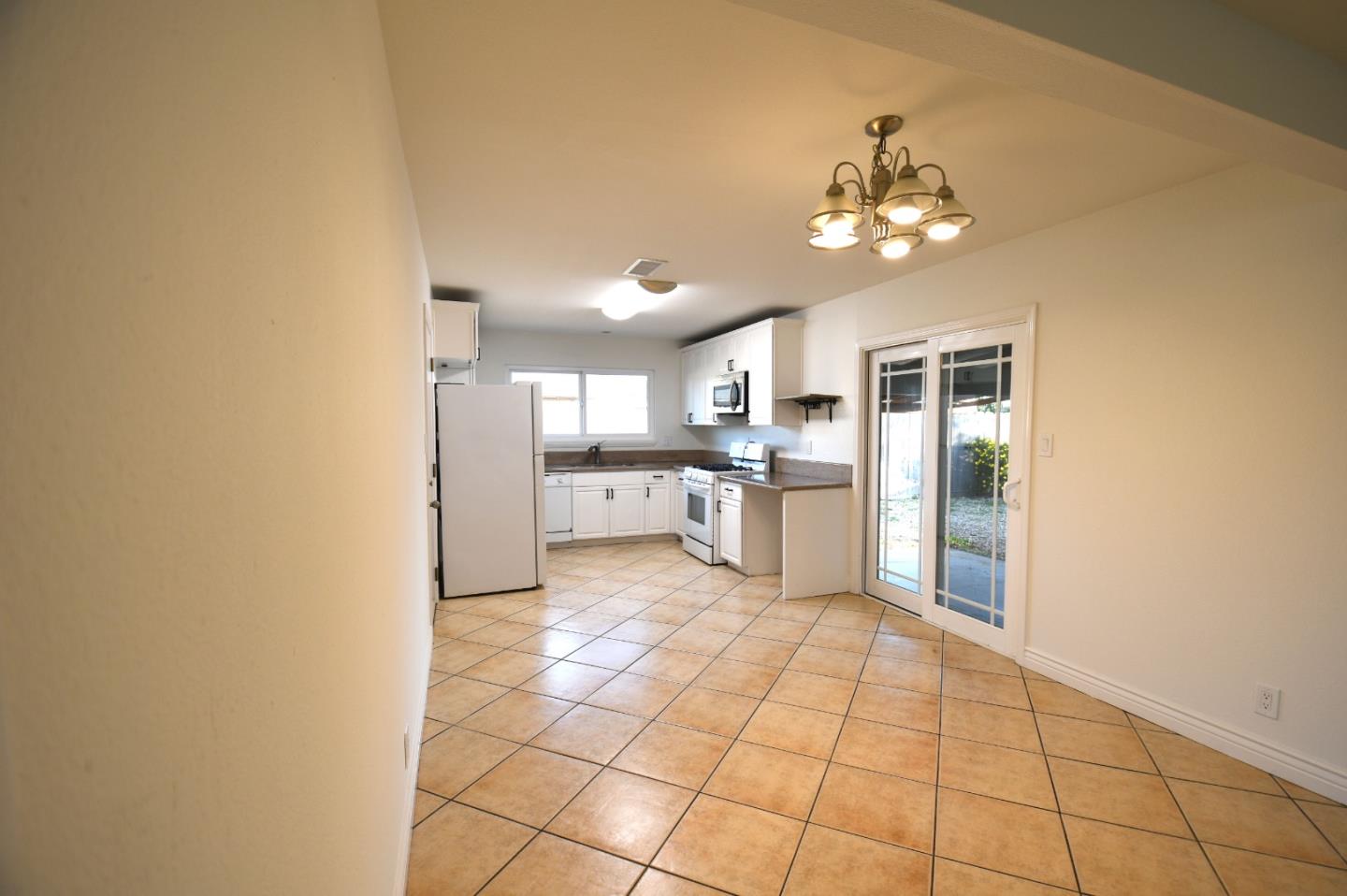 Detail Gallery Image 6 of 24 For 522 E Alvin Dr, Salinas,  CA 93906 - 3 Beds | 2 Baths