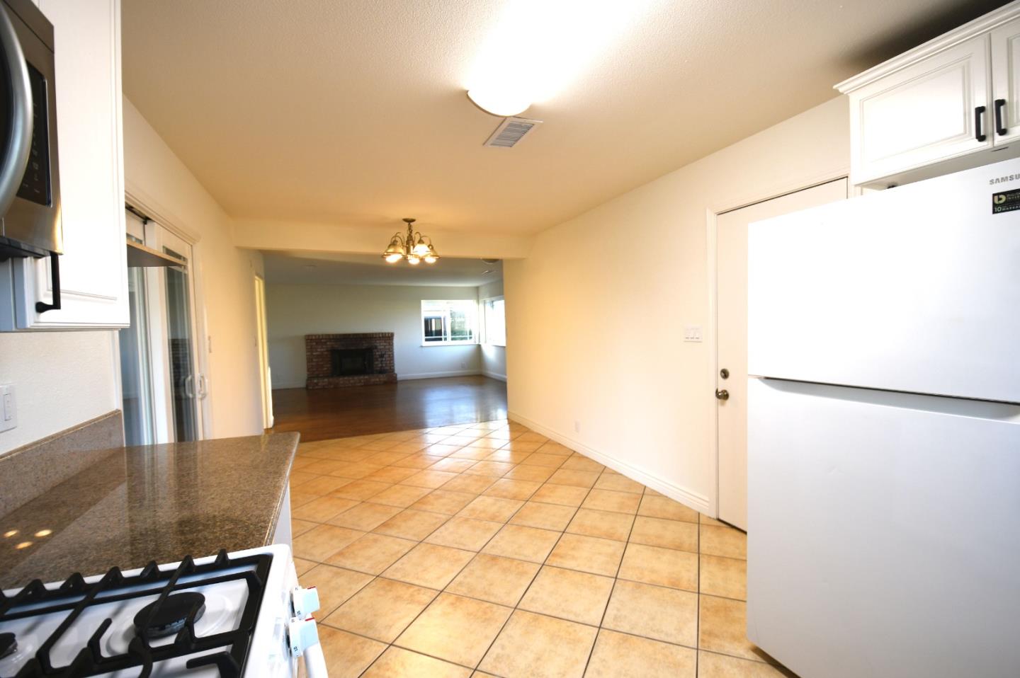 Detail Gallery Image 7 of 24 For 522 E Alvin Dr, Salinas,  CA 93906 - 3 Beds | 2 Baths