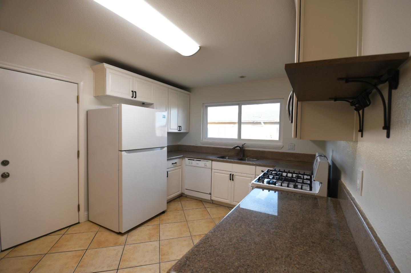 Detail Gallery Image 8 of 24 For 522 E Alvin Dr, Salinas,  CA 93906 - 3 Beds | 2 Baths