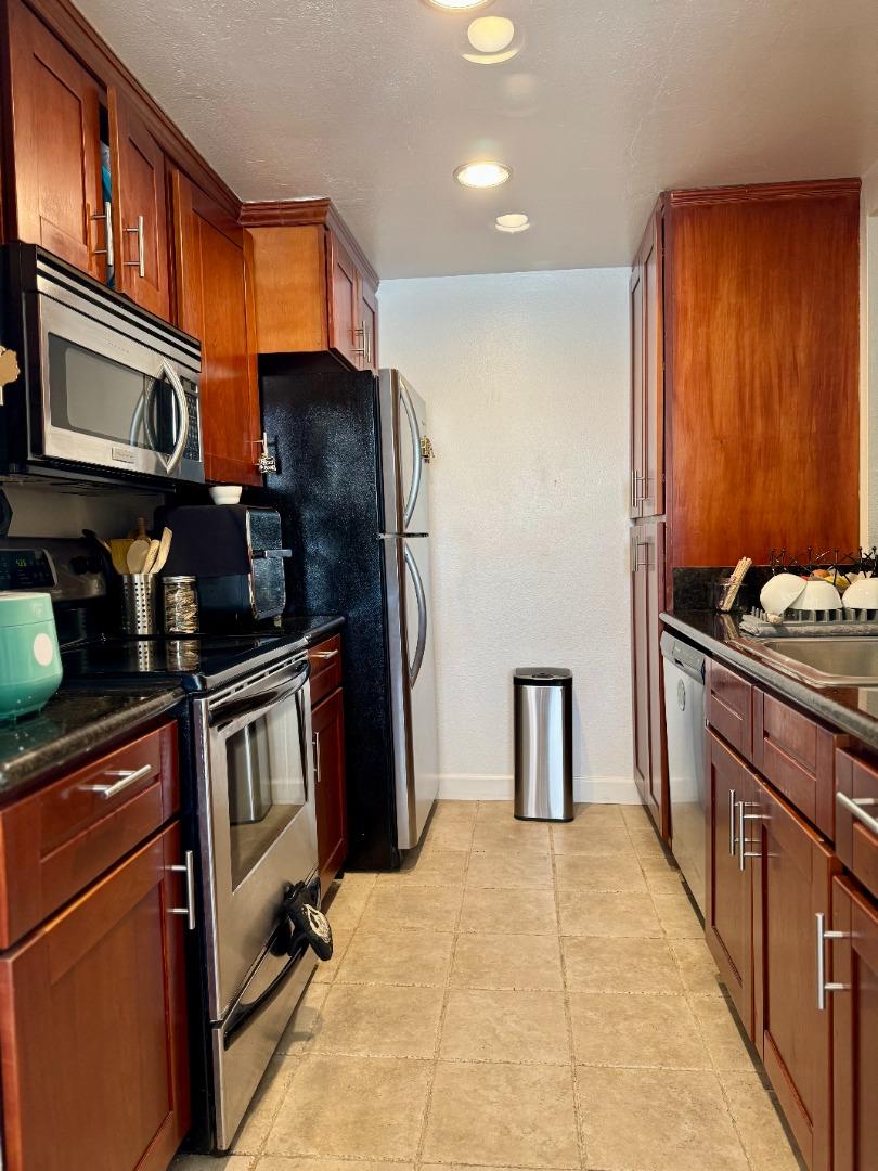 Detail Gallery Image 5 of 7 For 35050 Lido Blvd #B,  Newark,  CA 94560 - 1 Beds | 1 Baths