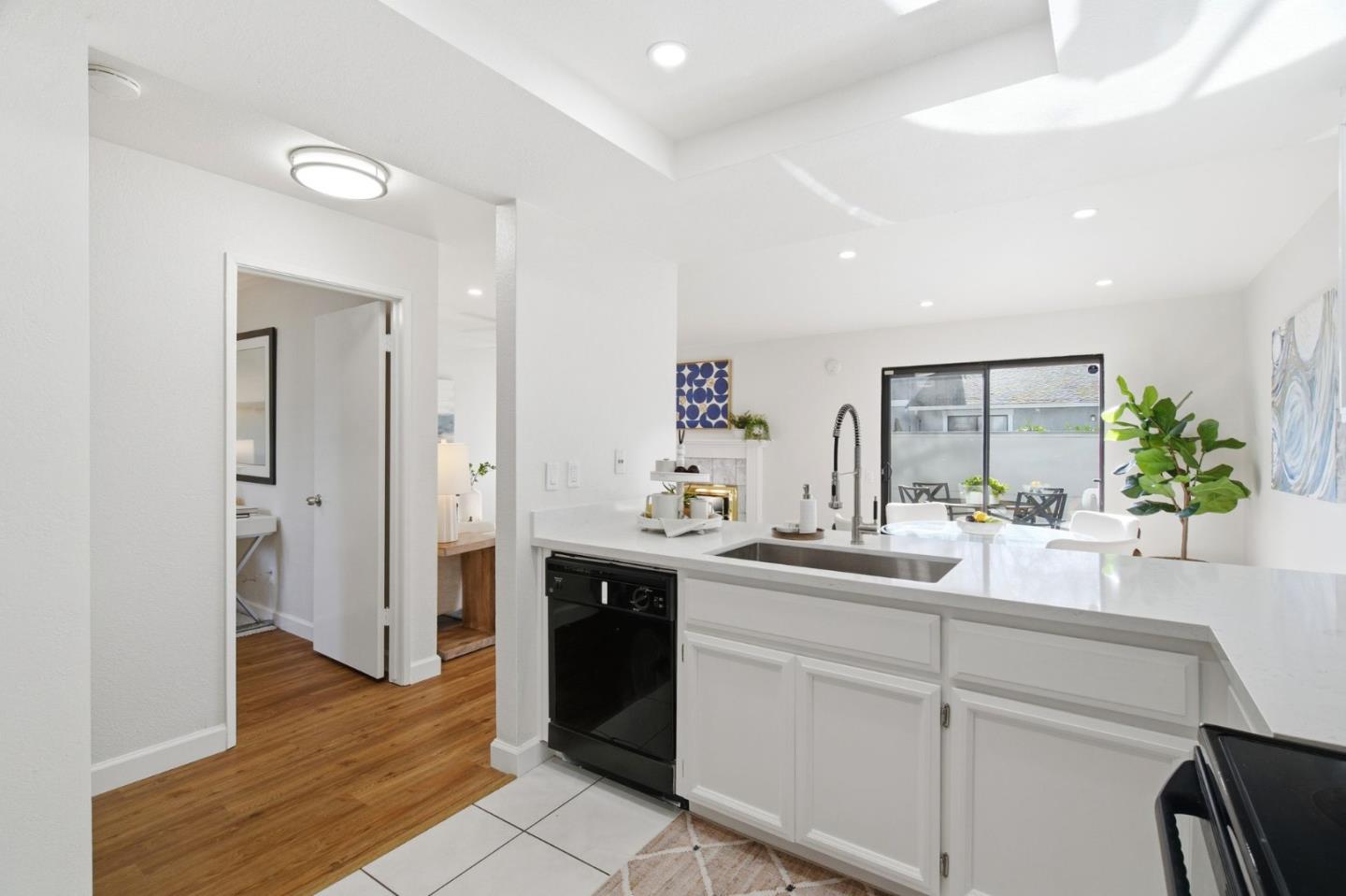 Detail Gallery Image 8 of 27 For 94 Little Bear Way, San Jose,  CA 95136 - 3 Beds | 2/1 Baths