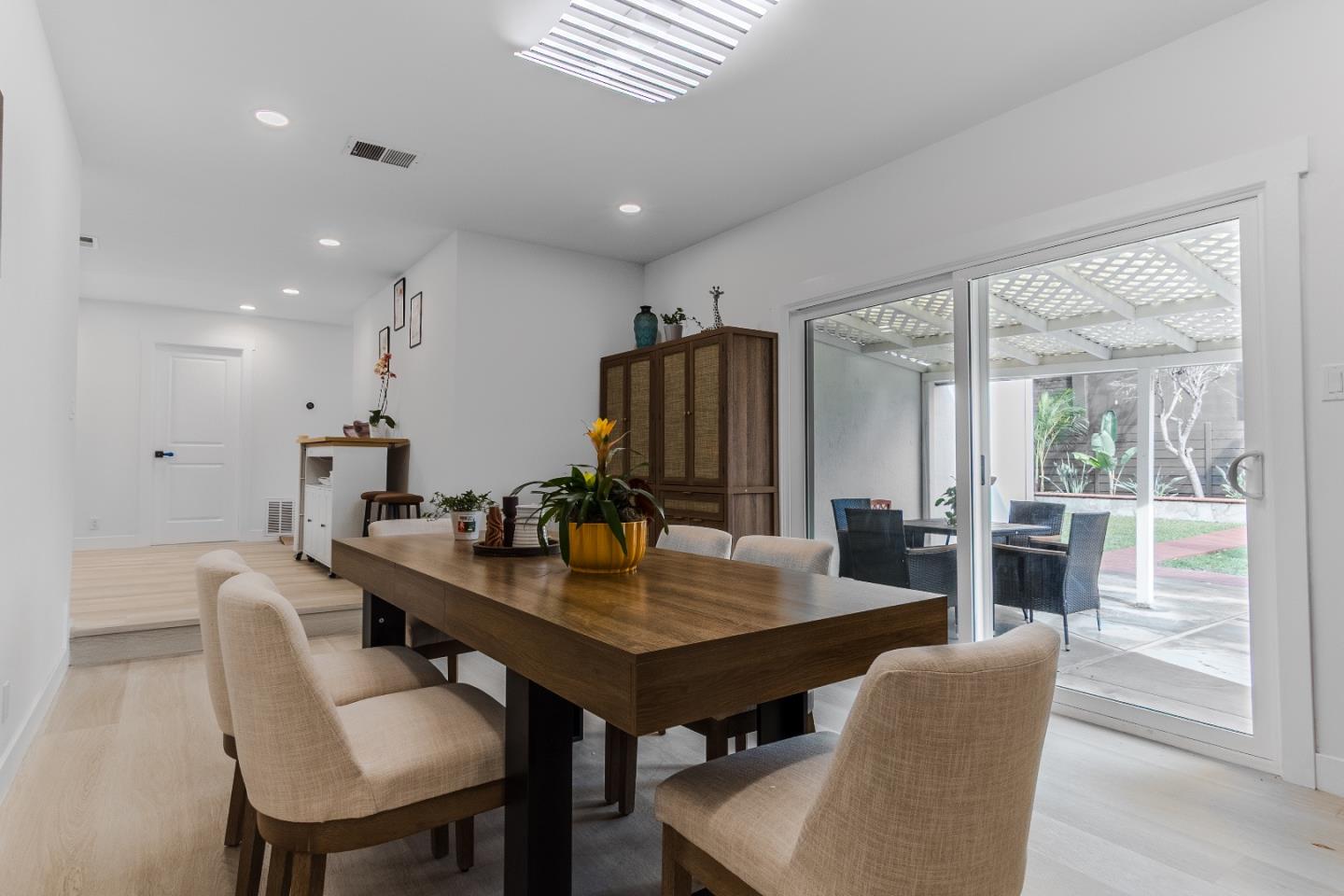 Detail Gallery Image 13 of 21 For 2786 Plumas Dr, San Jose,  CA 95121 - 4 Beds | 2 Baths