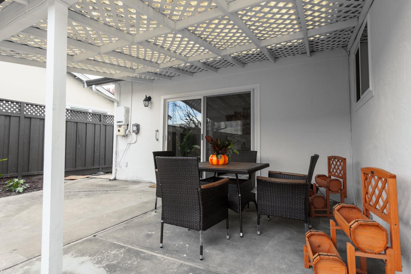 Detail Gallery Image 9 of 21 For 2786 Plumas Dr, San Jose,  CA 95121 - 4 Beds | 2 Baths