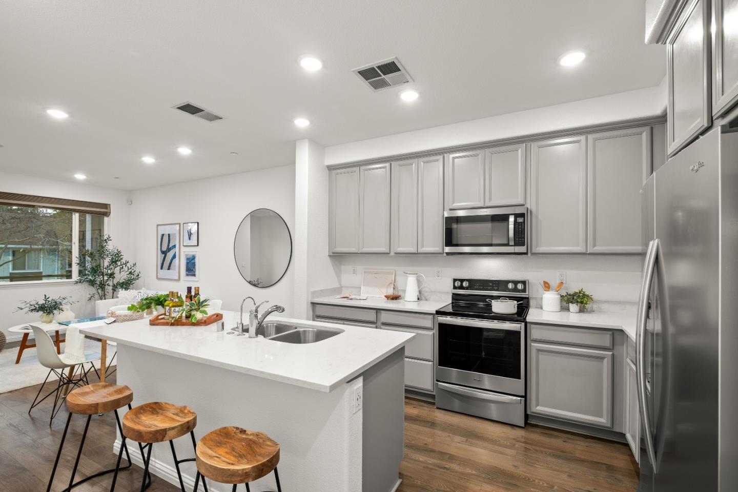 Detail Gallery Image 3 of 40 For 2730 Gimelli Way, San Jose,  CA 95133 - 3 Beds | 3 Baths