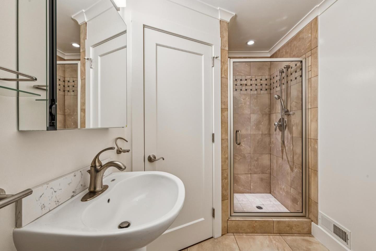 Detail Gallery Image 31 of 65 For 1419-1421 16th Ave, San Francisco,  CA 94122 - – Beds | – Baths