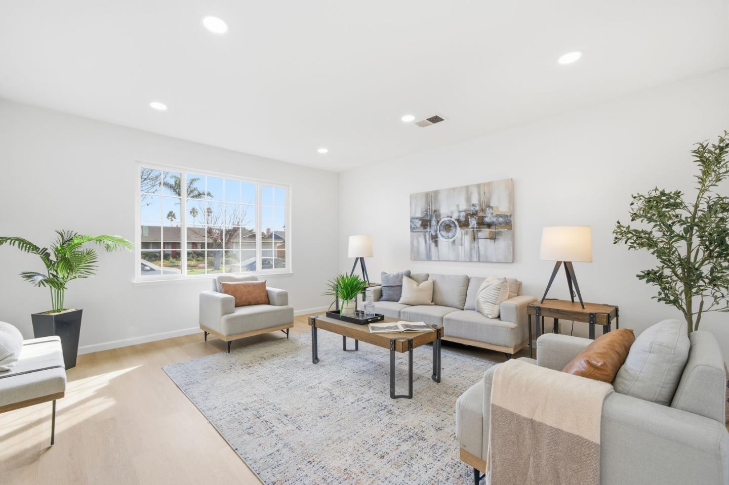 Detail Gallery Image 3 of 23 For 939 Sapphire Ct, San Jose,  CA 95136 - 4 Beds | 2 Baths