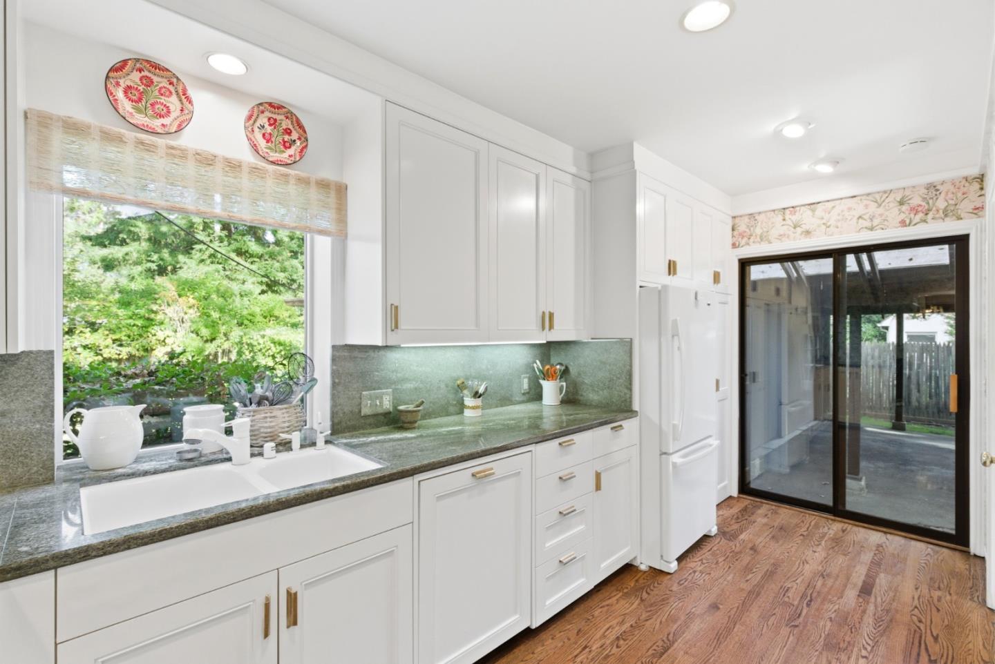 Detail Gallery Image 11 of 42 For 521 Entrada Way, Menlo Park,  CA 94025 - 3 Beds | 2/1 Baths