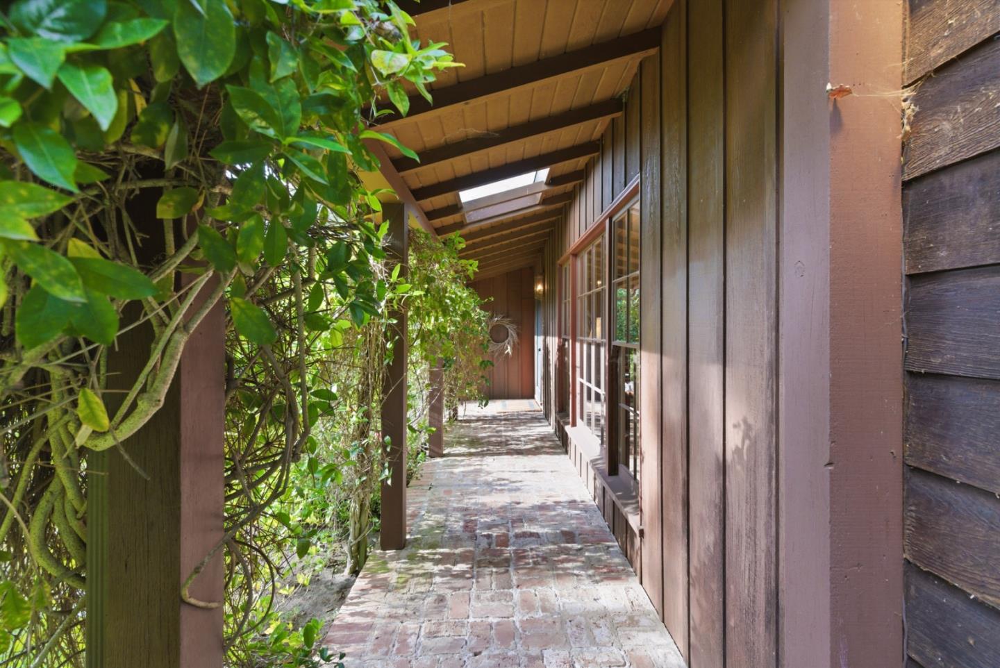 Detail Gallery Image 2 of 42 For 521 Entrada Way, Menlo Park,  CA 94025 - 3 Beds | 2/1 Baths