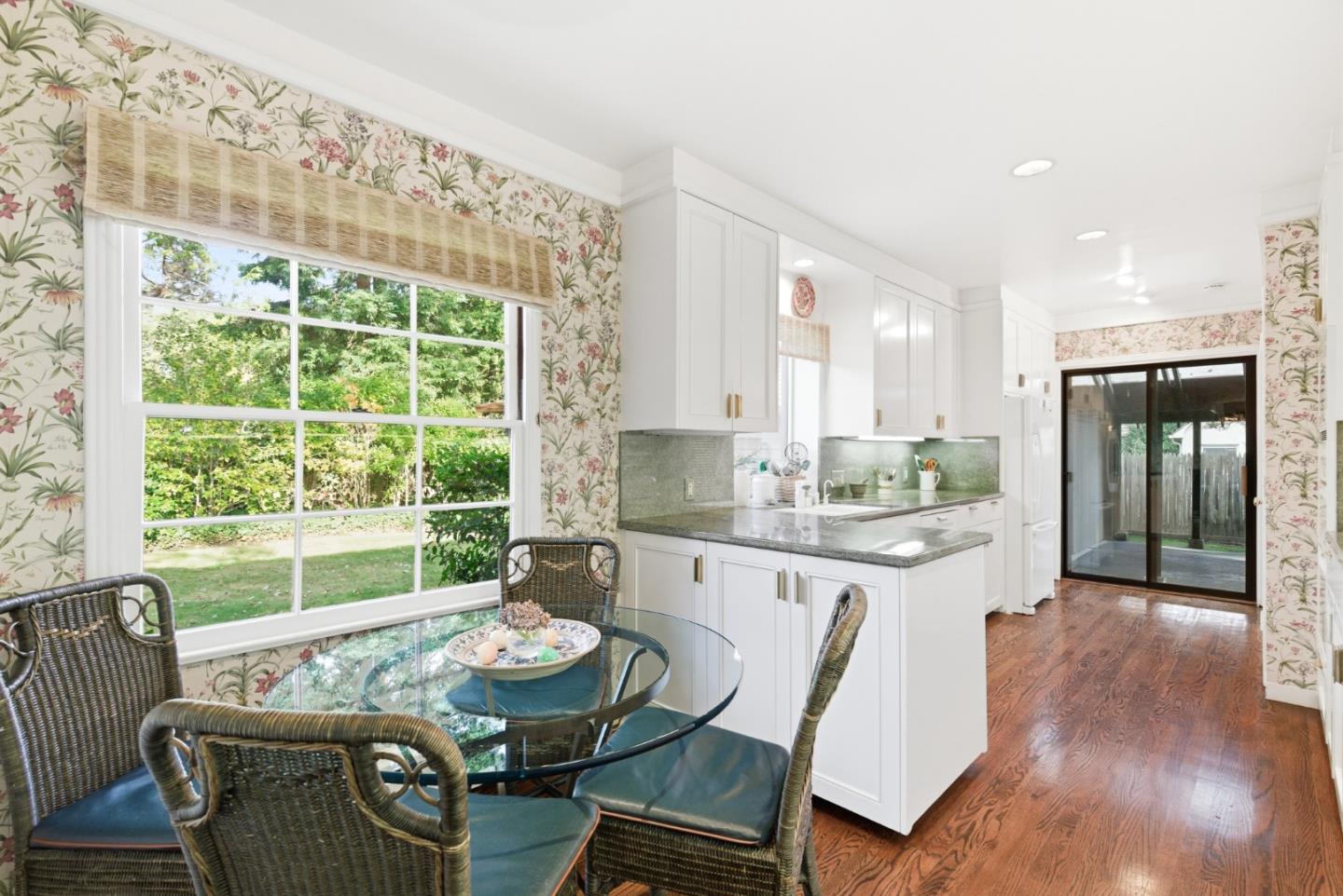 Detail Gallery Image 8 of 42 For 521 Entrada Way, Menlo Park,  CA 94025 - 3 Beds | 2/1 Baths